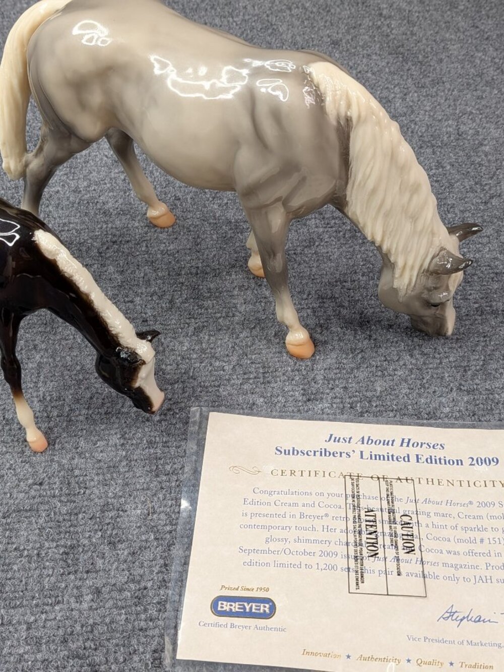 Breyer CREAM & COCOA 2009 JAH Limited Edition 1200 Grazing Mare Foal Gloss COA